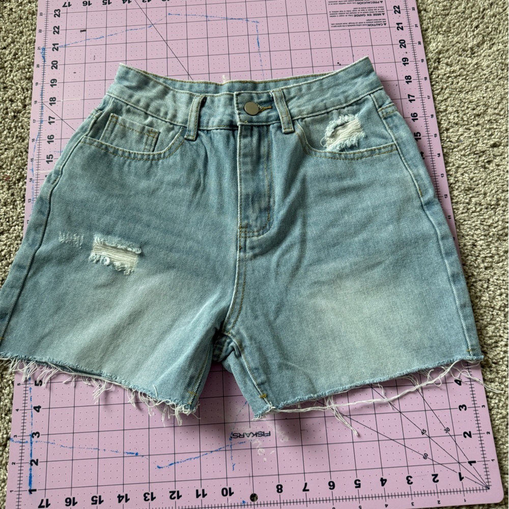 SHEIN petite- women’s casual denim shorts , frayed hem and pockets.